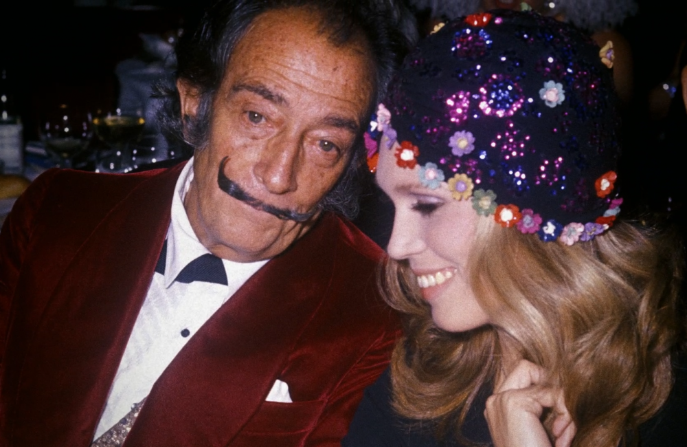 5 Amanda Lear_Annees 80 avec Dali_10.14.37_@ What's Up Films