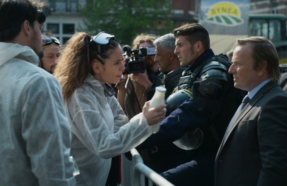 EP1 7 © What's Up Films