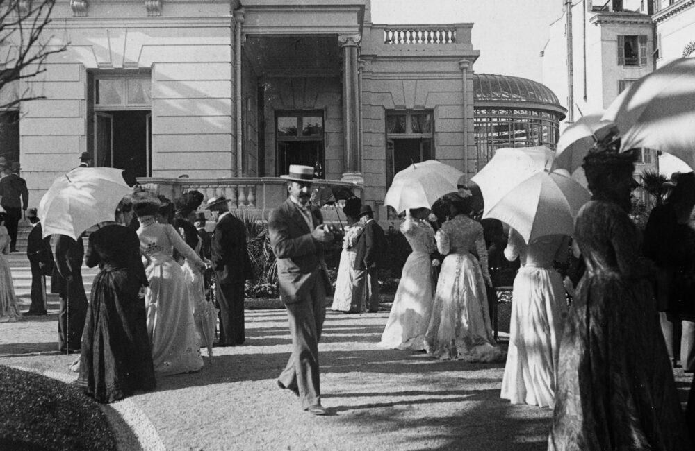 Les-hivernants-réception-dans-les-jardins-de-la-villa-Masséna-années-1900