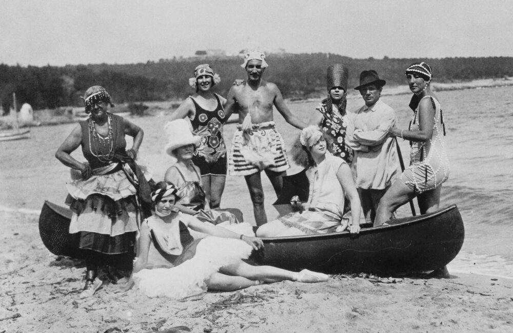 Picasso-et-Olga-Khokhlova_-Les-Murphy-et-une-bande-d_amis